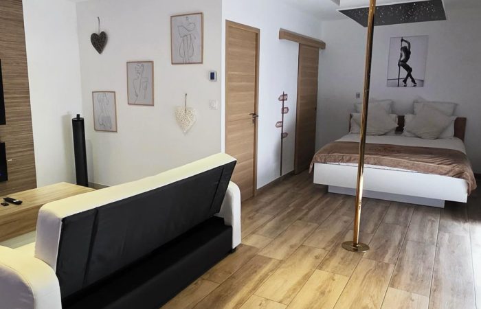 Week-end ou séjour en amoureux à L'Olympe des Sens. Suite romantique à Portiragnes. Proche de Béziers et du Cap d'agde.