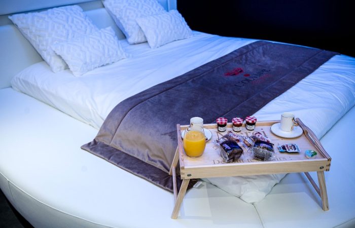 Week-end ou séjour en amoureux à L'Olympe des Sens. Suite romantique à Portiragnes. Proche de Béziers et du Cap d'agde.