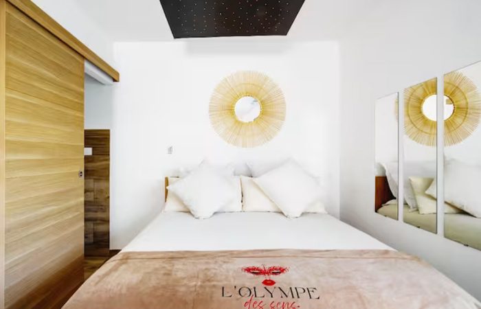 Week-end ou séjour en amoureux à L'Olympe des Sens. Suite romantique à Portiragnes. Proche de Béziers et du Cap d'agde.