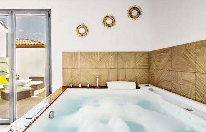 Week-end ou séjour en amoureux à L'Olympe des Sens. Suite romantique à Portiragnes. Proche de Béziers et du Cap d'agde.